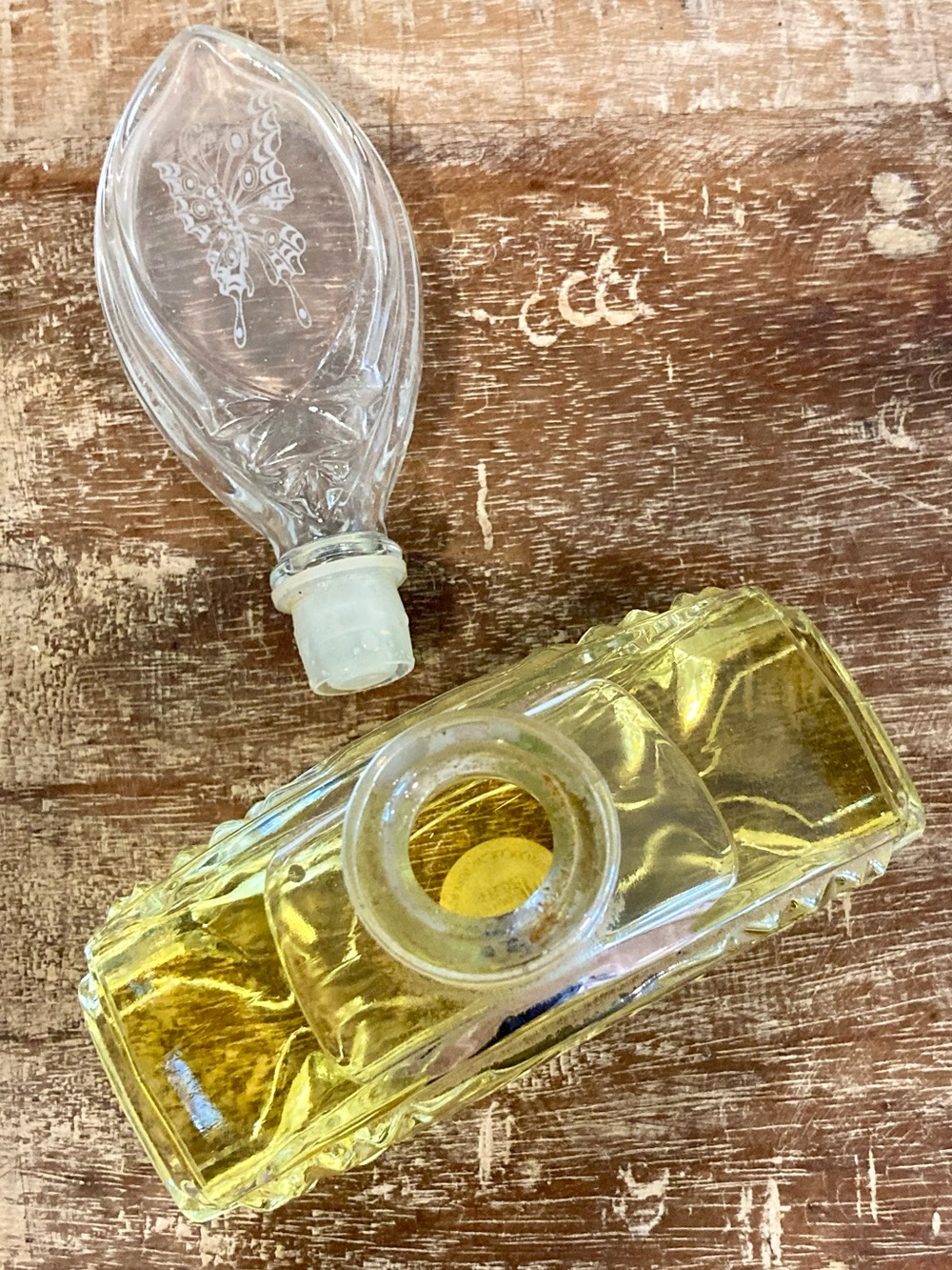 Avon Moonwind Glass Perfume Bottle with Butterfly Stopper Vintage - Picture 10 of 12